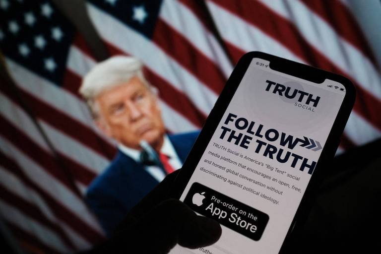 Donald Trump Annonce le Lancement de son Réseau Social « Truth Social » | FORCINEWS